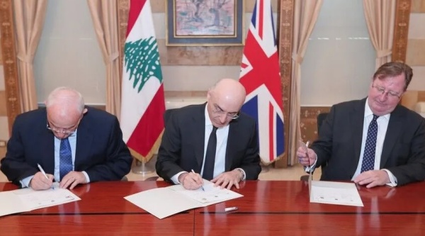 لبنان يوقع مذكرة تفاهم مع بريطانيا لدعم قدراته العسكرية والأمنية لبنان يوقع مذكرة تفاهم مع بريطانيا لدعم قدراته العسكرية والأمنية