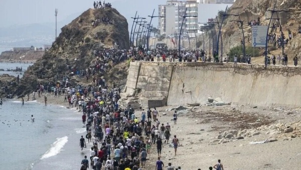 المغرب يحبط محاولة عبور جماعي نحو سبتة المغرب يحبط محاولة عبور جماعي نحو سبتة