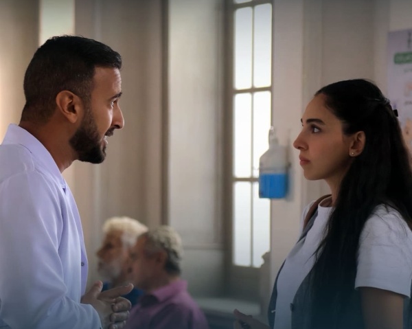 مؤلف مسلسل بنج كلي يكشف مفاجأة عن الأحداث بعد انتقادات الأطباء