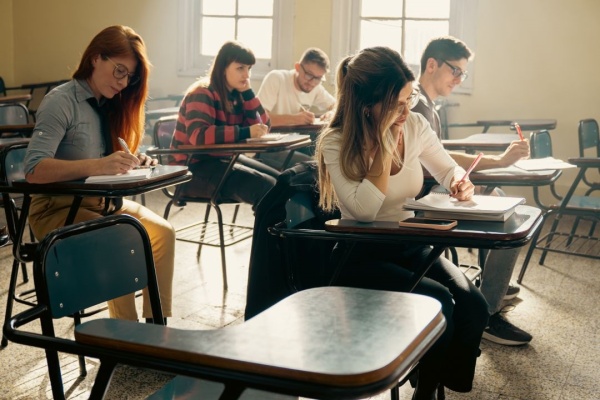 10 نصائح لطلاب السنة الأولى ت ساعدهم في التأقلم مع الحياة الجامعية 10 نصائح لطلاب السنة الأولى ت ساعدهم في التأقلم مع الحياة الجامعية
