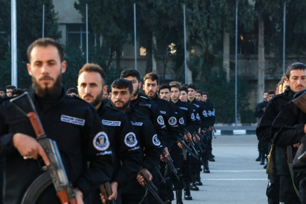 السلطات السورية تعلن مقتل ضابط سابق في اشتباك خلال محاولة توقيفه السلطات السورية تعلن مقتل ضابط سابق في اشتباك خلال محاولة توقيفه