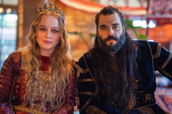 مسلسل الحب والعرش القصة الكاملة والأبطال وموعد العرض ولماذا يقارنه الجمهور بحريم السلطان
