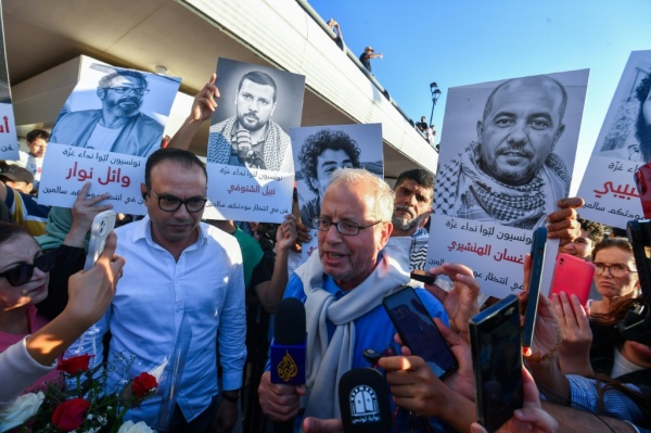 مئات التونسيين يطالبون بالإفراج عن نشطاء مسجونين من أسطول الصمود
