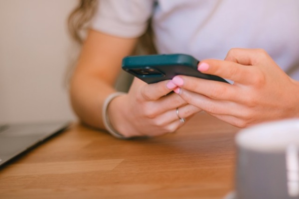 دراسة علمية تبحث العلاقة بين استخدام الهاتف المحمول أثناء الحمل وصحة الجنين دراسة علمية تبحث العلاقة بين استخدام الهاتف المحمول أثناء الحمل وصحة الجنين