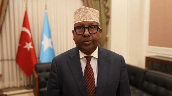 وزير الدفاع الصومالي يشكر تركيا لدعم إعادة هيكلة الجيش وزير الدفاع الصومالي يشكر تركيا لدعم إعادة هيكلة الجيش