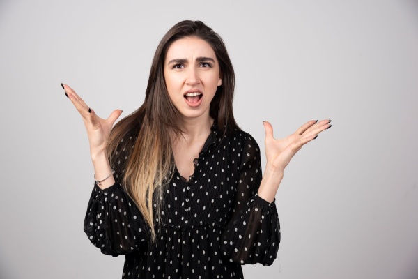 عبارات ذكية للرد على شخص يقلل من إنجازك