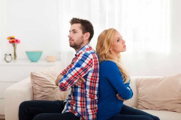 كيف تتعاملين مع صمت الزوج بعد الخلاف ومتى يكون الصمت بحاجة إلى حوار كيف تتعاملين مع صمت الزوج بعد الخلاف ومتى يكون الصمت بحاجة إلى حوار