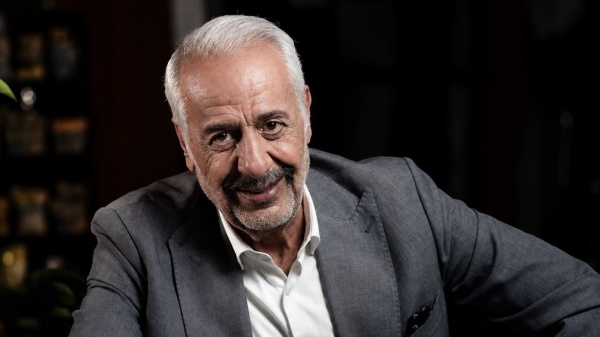 أيمن زيدان ي ثري مشروعه الفني بالمجموعة القصصية حكايتان