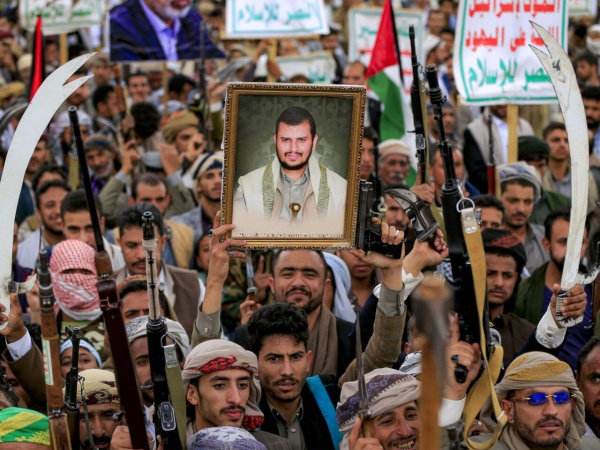 استعدادا لساعة الصفر كواليس الخطة المرتقبة هل تشهد الساعات القادمة أكبر تحرك عسكري ضد الحوثيين في اليمن