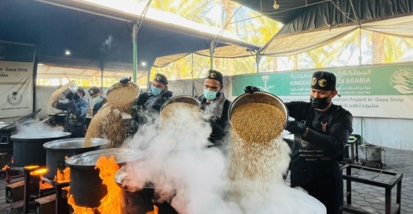 استفاد منها 24 800 فرد مركز الملك سلمان يوزع وجبات ساخنة في غزة استفاد منها 24 800 فرد مركز الملك سلمان يوزع وجبات ساخنة في غزة