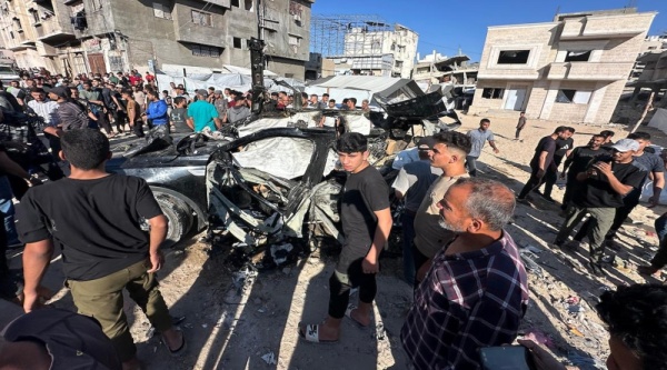 استشهاد 4 فلسطينيين في قصف الاحتلال مركبة غرب مدينة غزة استشهاد 4 فلسطينيين في قصف الاحتلال مركبة غرب مدينة غزة