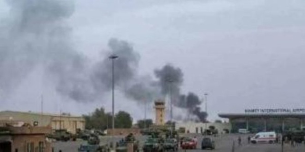 النيجر مقتل 11 جنديا ومدنيي ن في الهجوم على مطار نيامي