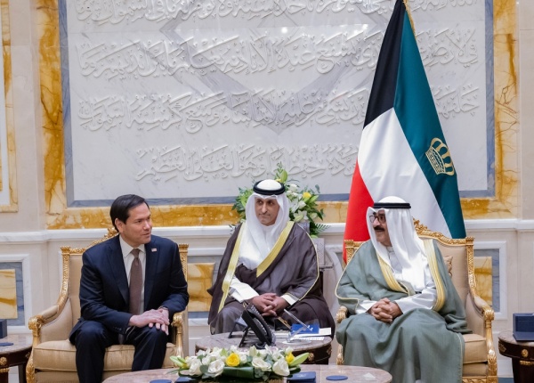 أمير الكويت يستقبل وزير الخارجية الأمريكي أمير الكويت يستقبل وزير الخارجية الأمريكي