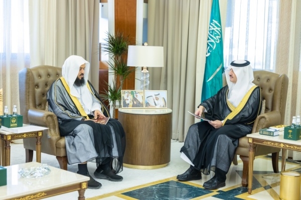 أمير الشرقية يستقبل مدير دار الآل والصحب الوقفية بمحافظة الأحساء أمير الشرقية يستقبل مدير دار الآل والصحب الوقفية بمحافظة الأحساء
