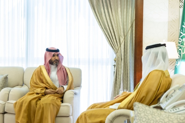نائب أمير الشرقية يهنئ رئيس فرع النيابة العامة بالمنطقة بمناسبة تعيينه