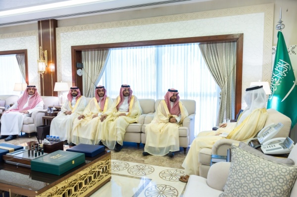 نائب أمير الشرقية يط لع على إنجازات ومبادرات صندوق تنمية الموارد البشرية بالمنطقة نائب أمير الشرقية يط لع على إنجازات ومبادرات صندوق تنمية الموارد البشرية بالمنطقة