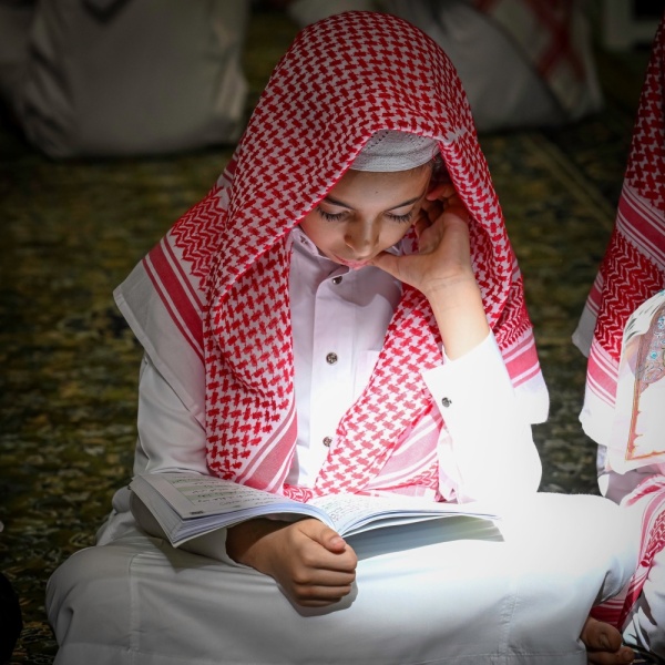 أمير المدينة المنورة حلقات المسجد النبوي تجسد عناية القيادة بكتاب الله وسنة نبيه