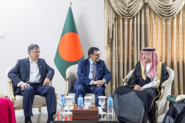نائب وزير الخارجية يناقش سبل التعاون مع وزيري الخارجية والداخلية في بنغلاديش