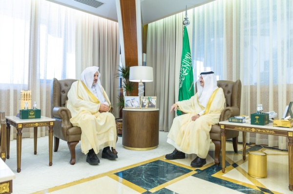 أمير المنطقة الشرقية يدشن حملة الولاء والانتماء أمير المنطقة الشرقية يدشن حملة الولاء والانتماء