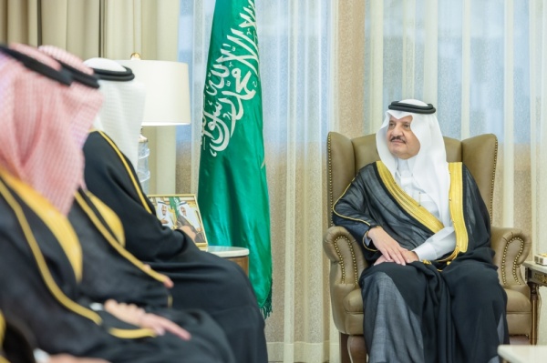 أمير المنطقة الشرقية يستقبل نائب الرئيس التنفيذي لقطاع الأعمال في بنك التنمية الاجتماعية أمير المنطقة الشرقية يستقبل نائب الرئيس التنفيذي لقطاع الأعمال في بنك التنمية الاجتماعية