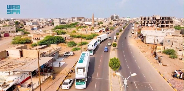 وصول 4 شاحنات إنسانية سعودية جديدة إلى مديرية المخا في اليمن وصول 4 شاحنات إنسانية سعودية جديدة إلى مديرية المخا في اليمن