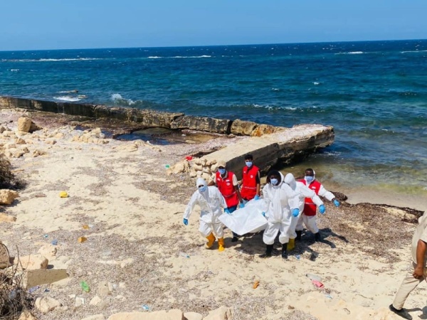 انتشال 9 جثث إثر غرق قارب قبالة سواحل ليبيا انتشال 9 جثث إثر غرق قارب قبالة سواحل ليبيا