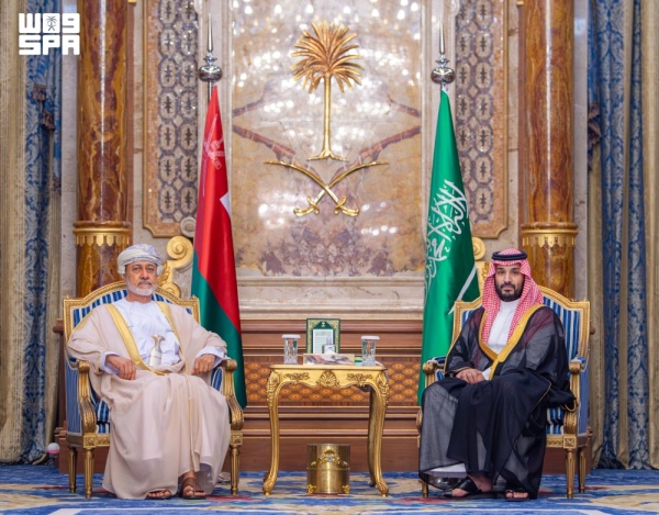 ولي العهد يلتقي سلطان ع مان ويستعرضان العلاقات الأخوية بين البلدين الشقيقين ولي العهد يلتقي سلطان ع مان ويستعرضان العلاقات الأخوية بين البلدين الشقيقين