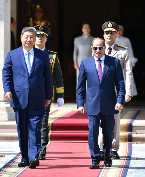 الرئيسان المصري والصيني يبحثان الارتقاء بالتعاون وخفض التصعيد بالمنطقة الرئيسان المصري والصيني يبحثان الارتقاء بالتعاون وخفض التصعيد بالمنطقة