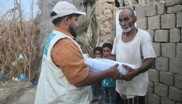 استفاد منها الآلاف توزيع مساعدات سعودية جديدة في اليمن