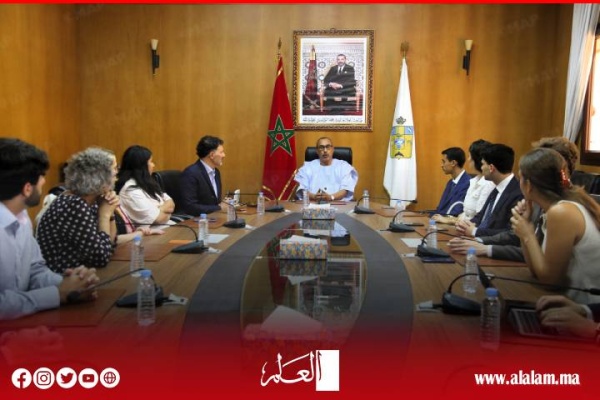 وفد فرنسي من المنتخبين الشباب يطلع بالداخلة على الأوراش التنموية وفرص الاستثمار وفد فرنسي من المنتخبين الشباب يطلع بالداخلة على الأوراش التنموية وفرص الاستثمار