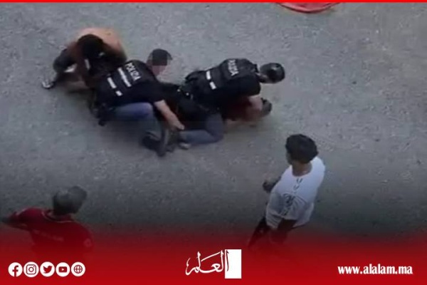 وفاة مهاجر مغربي خلال تدخل أمني بإيطاليا تستنفر السفارة المغربية وتثير تساؤلات حول ملابسات الحادث وفاة مهاجر مغربي خلال تدخل أمني بإيطاليا تستنفر السفارة المغربية وتثير تساؤلات حول ملابسات الحادث