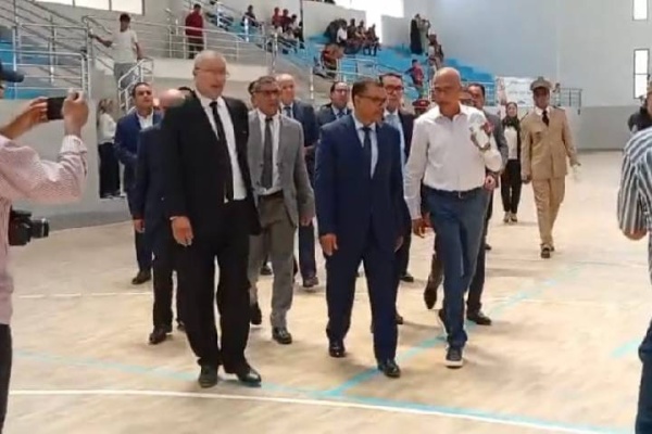 عامل إقليم سيدي قاسم يشرف على افتتاح أول قاعة رياضية مغطاة بأحد كورت
