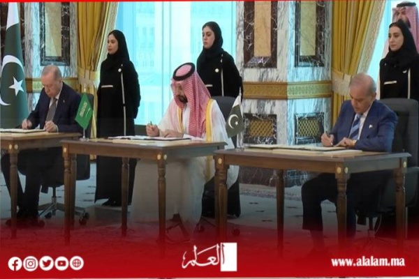 اتفاق مكة للدفاع المشترك السعودية وتركيا وباكستان تعززان تحالف ا أمني ا جديد ا اتفاق مكة للدفاع المشترك السعودية وتركيا وباكستان تعززان تحالف ا أمني ا جديد ا