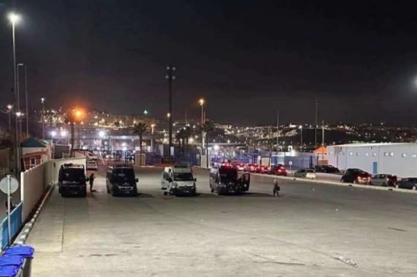 الفنيدق تستعيد عافيتها وسط تطويق أمني محكم في المعبر الحدودي الفنيدق تستعيد عافيتها وسط تطويق أمني محكم في المعبر الحدودي