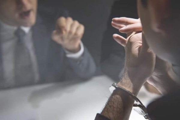 التحقيق يلاحق سيدة من العرائش على خلفية ادعاءات كاذبة حول فتح الحدود بسبتة المحتلة التحقيق يلاحق سيدة من العرائش على خلفية ادعاءات كاذبة حول فتح الحدود بسبتة المحتلة