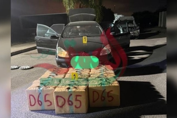 حجز نحو 400 كيلوغرام من المخدرات على الطريق الجهوية 509 باكاون نواحي الحسيمة والأبحاث متواصلة بإشراف النيابة العامة حجز نحو 400 كيلوغرام من المخدرات على الطريق الجهوية 509 باكاون نواحي الحسيمة والأبحاث متواصلة بإشراف النيابة العامة