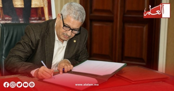 فرنسا تشدد إجراءاتها الأمنية ماكرون يرفض استقالة وزير الداخلية والحكومة تقرر حظر تجول جزئي