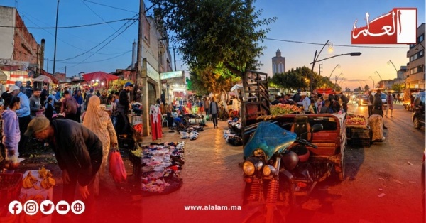 سيدي علال التازي الباعة الجائلون يثيرون استياء الساكنة ومطالب بالتدخل سيدي علال التازي الباعة الجائلون يثيرون استياء الساكنة ومطالب بالتدخل