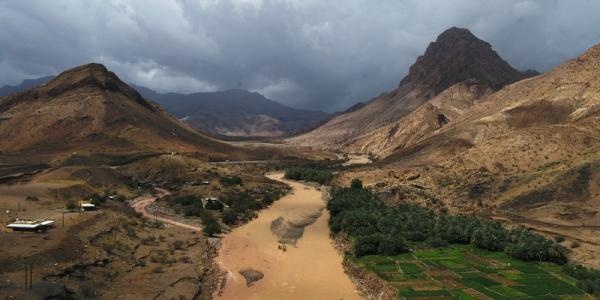 أمطار متفرقة ورعدية على جبال الحجر مع فرص توسعها