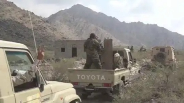 اليمن اشتداد المواجهات بين الجيش اليمني والحوثيين في جبهات تعز اليمن اشتداد المواجهات بين الجيش اليمني والحوثيين في جبهات تعز