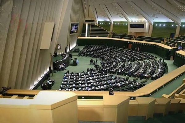 البرلمان الإيراني يعتزم إقرار خطة لإدارة مضيق هرمز البرلمان الإيراني يعتزم إقرار خطة لإدارة مضيق هرمز