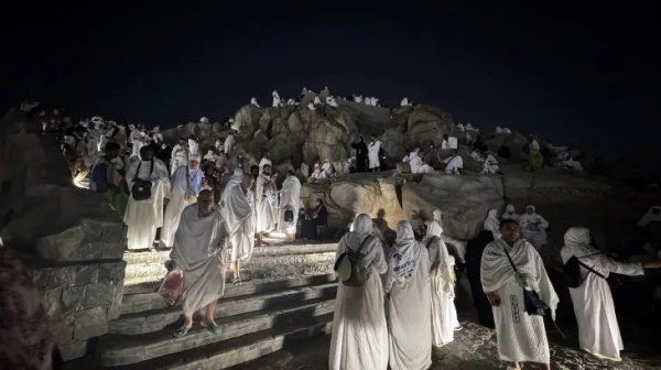 حجاج بيت الله الحرام يبدؤون النفير إلى مزدلفة حجاج بيت الله الحرام يبدؤون النفير إلى مزدلفة
