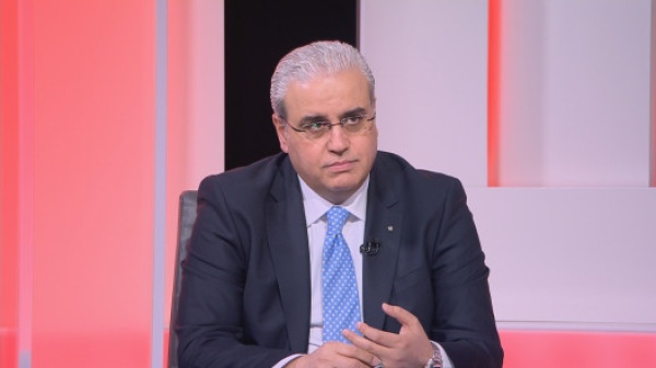 وزير الصحة إضافة 577 سريرا خلال عام وأربعة أشهر في القطاع الصحي