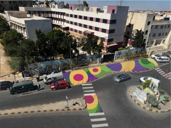 مركز زها الثقافي ينفذ مبادرة تهدئة الشوارع نحو شوارع آمنة ومستدامة لأطفالنا في محيط مدرسة أم السماق الشمالي مركز زها الثقافي ينفذ مبادرة تهدئة الشوارع نحو شوارع آمنة ومستدامة لأطفالنا في محيط مدرسة أم السماق الشمالي