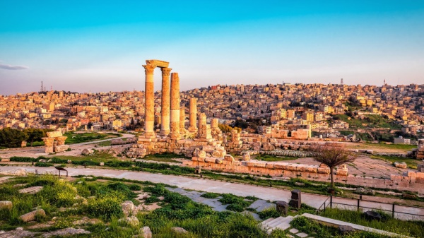 طقس صيفي معتدل الجمعة طقس صيفي معتدل الجمعة