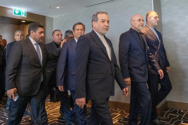 احتجاجا على تهديدات ترامب الوفد الإيراني يغادر مقر المفاوضات في سويسرا