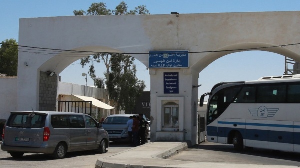 الداخلية الأردن لا يغلق جسر الملك حسين حتى وصول آخر مسافر ي سمح له بالعبور الداخلية الأردن لا يغلق جسر الملك حسين حتى وصول آخر مسافر ي سمح له بالعبور