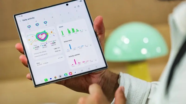 تسريبات galaxy z fold 8 ultra تظهر شاشة بلا تجاعيد بمظهر مبهر تسريبات galaxy z fold 8 ultra تظهر شاشة بلا تجاعيد بمظهر مبهر