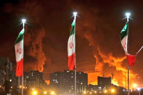 إيران عدوان أميركي على شيراز وعدة موانئ جنوبي البلاد إيران عدوان أميركي على شيراز وعدة موانئ جنوبي البلاد
