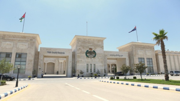 الأمن يكشف جريمة قتل طفلة في الكرك بعد محاولة ذويها الإيهام بغرقها الأمن يكشف جريمة قتل طفلة في الكرك بعد محاولة ذويها الإيهام بغرقها